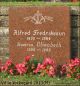 Alfred och Elisabeth Fredrikssons gravsten