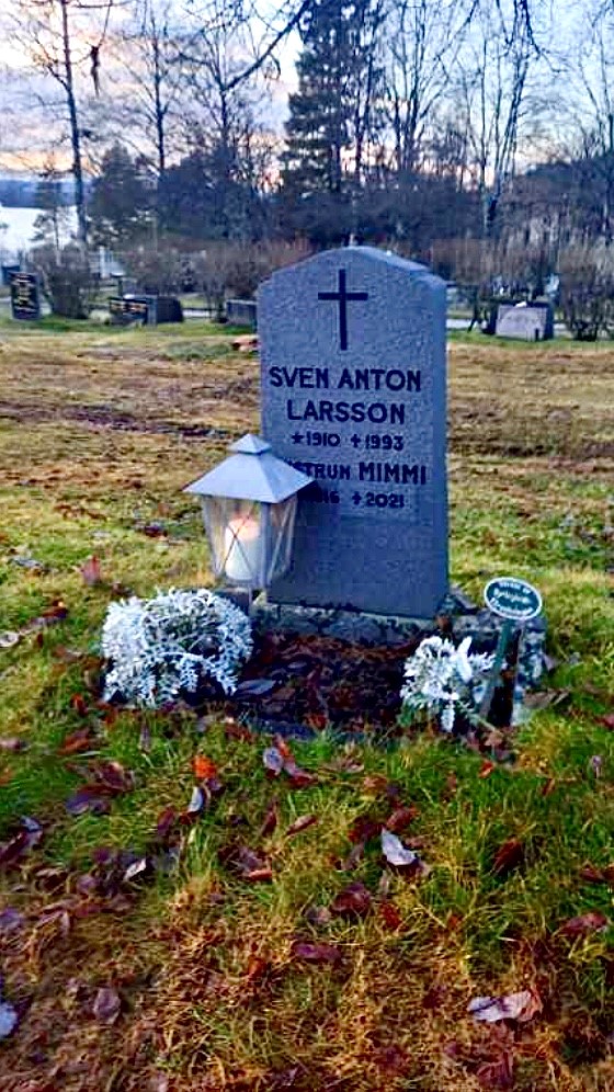 Sven och Mimmi Larssons gravsten 