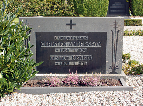 Christen Anderssons och Bengta Andersdotters gravsten