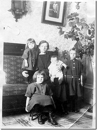Benedikta Jönsson med barnen